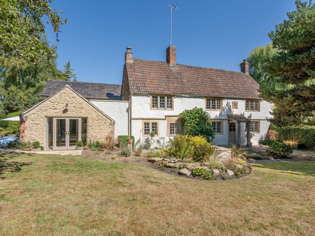 5 bed detached house for sale in Swindon Road, Kington Langley