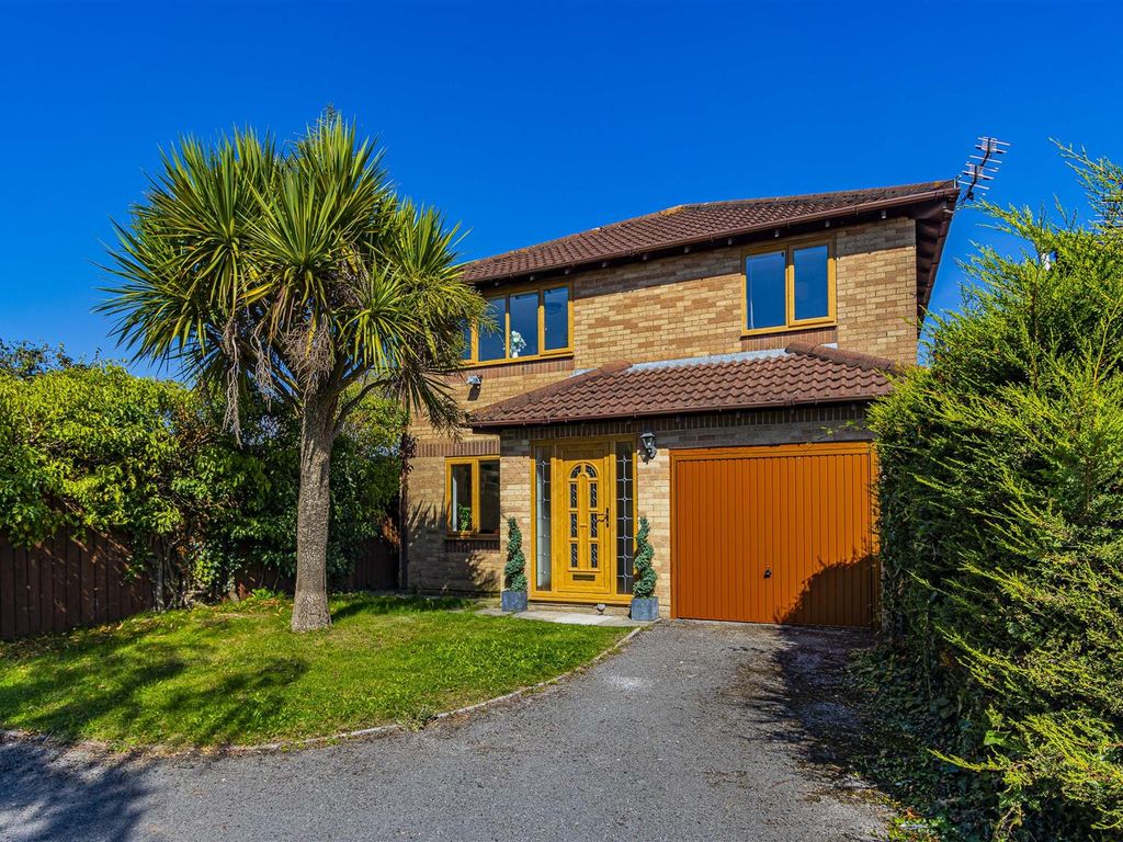 4 bed detached house for sale in Hampton Court Road, Penylan, Cardiff