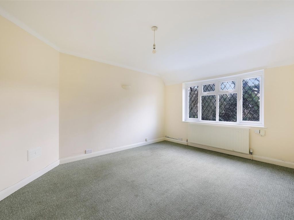 2 bed to rent in Chipstead Station Parade, Chipstead
