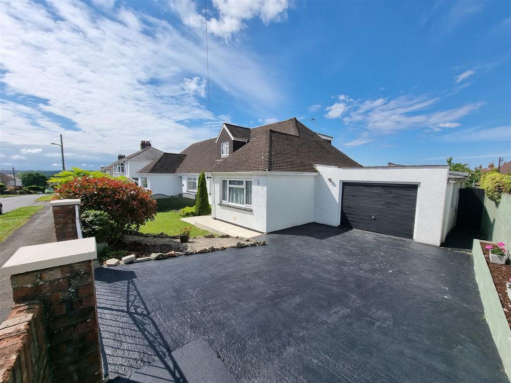 4 bed semidetached bungalow for sale in Westfield Avenue, Cefn Glas