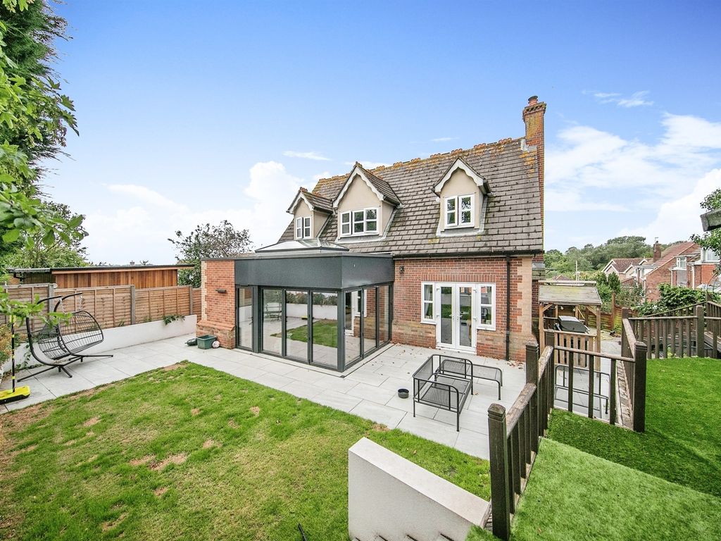 3 bed detached house for sale in Hugh Dickson Road, Colchester CO4, £