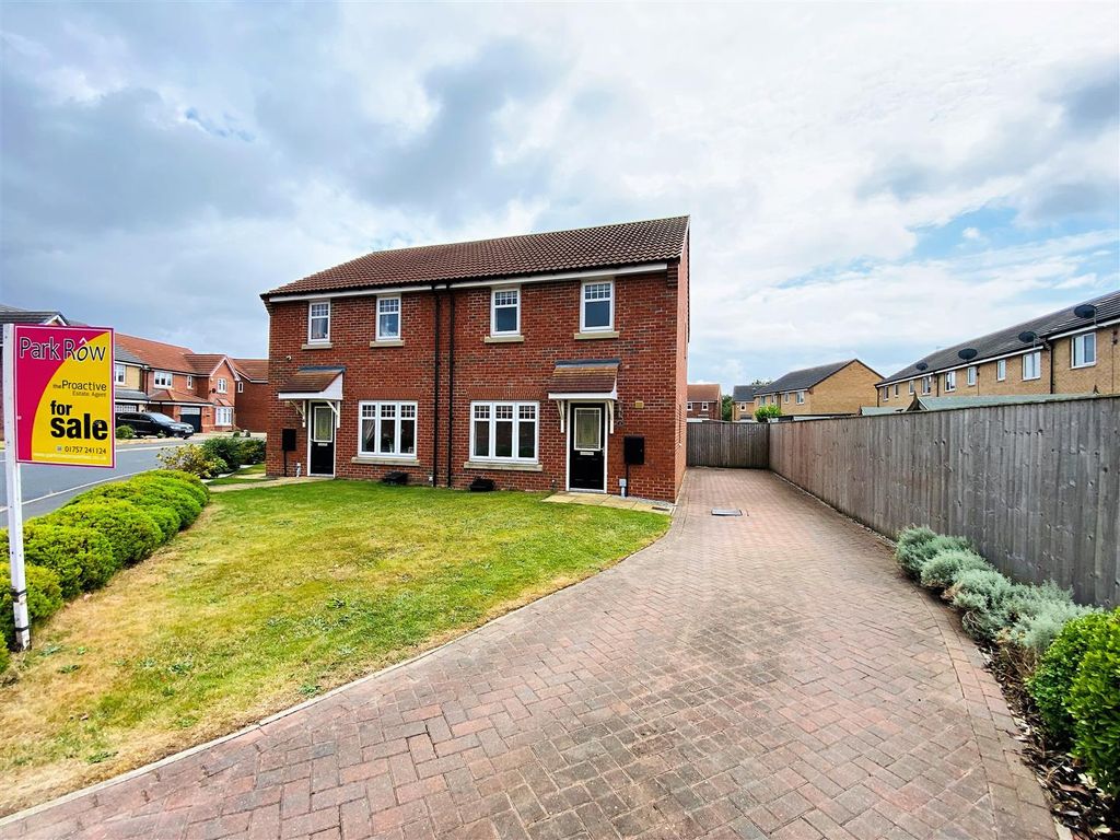 3 bed semidetached house for sale in Millstone Lane, Eggborough, Goole