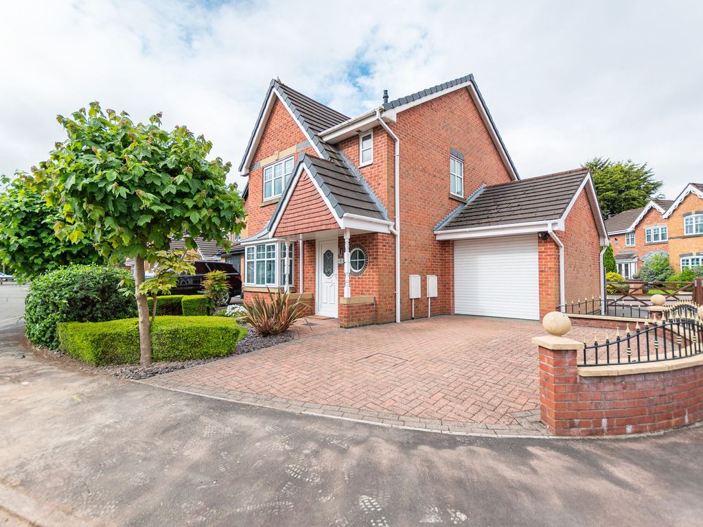 3 bed detached house for sale in Gleneagles Close, Lowton WA3, £310,000
