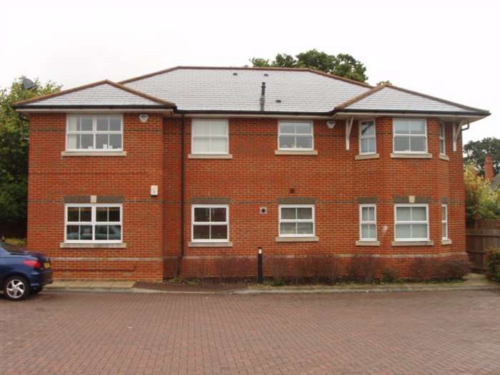 2 bed flat to rent in Oakwood House, Earley RG6 Zoopla