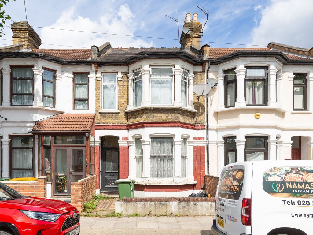 1 bed flat for sale in Byron Avenue, London E12, £150,000 Zoopla