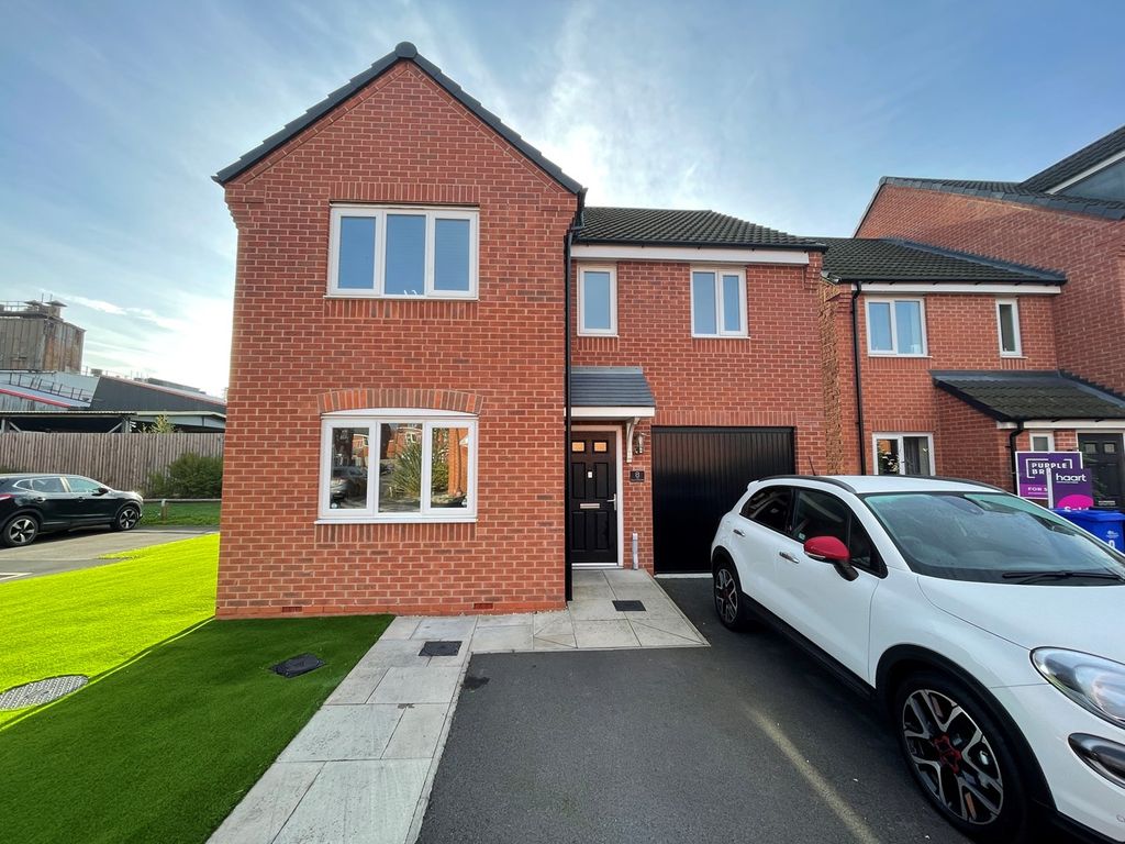 4 bed detached house for sale in Metcalfe Close, BurtonOnTrent DE14