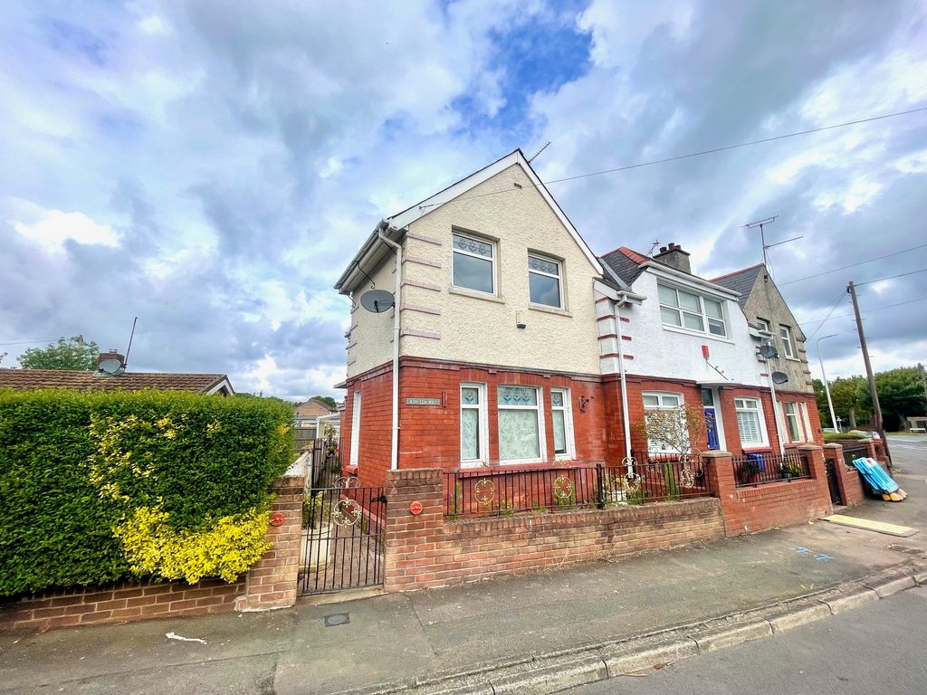 3 bed semidetached house to rent in Coldbrook Road East, Barry CF63