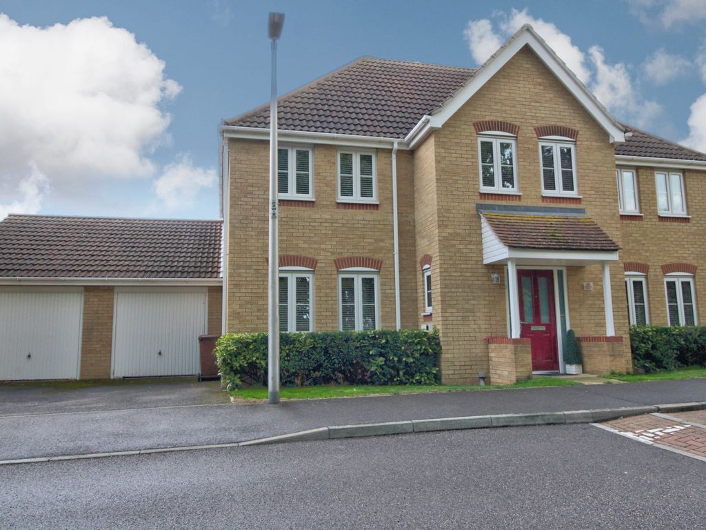 5 bed detached house for sale in Cranford Close, Rainham, Gillingham
