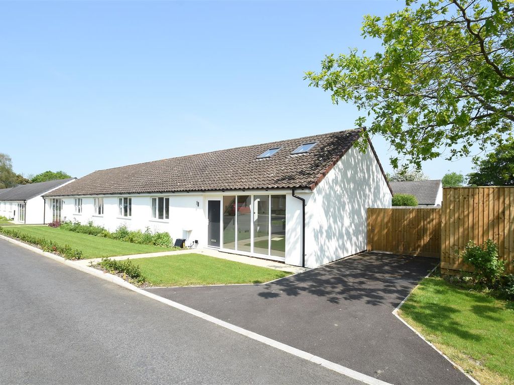 4 bed semidetached bungalow for sale in Trenchard Circle, Upper