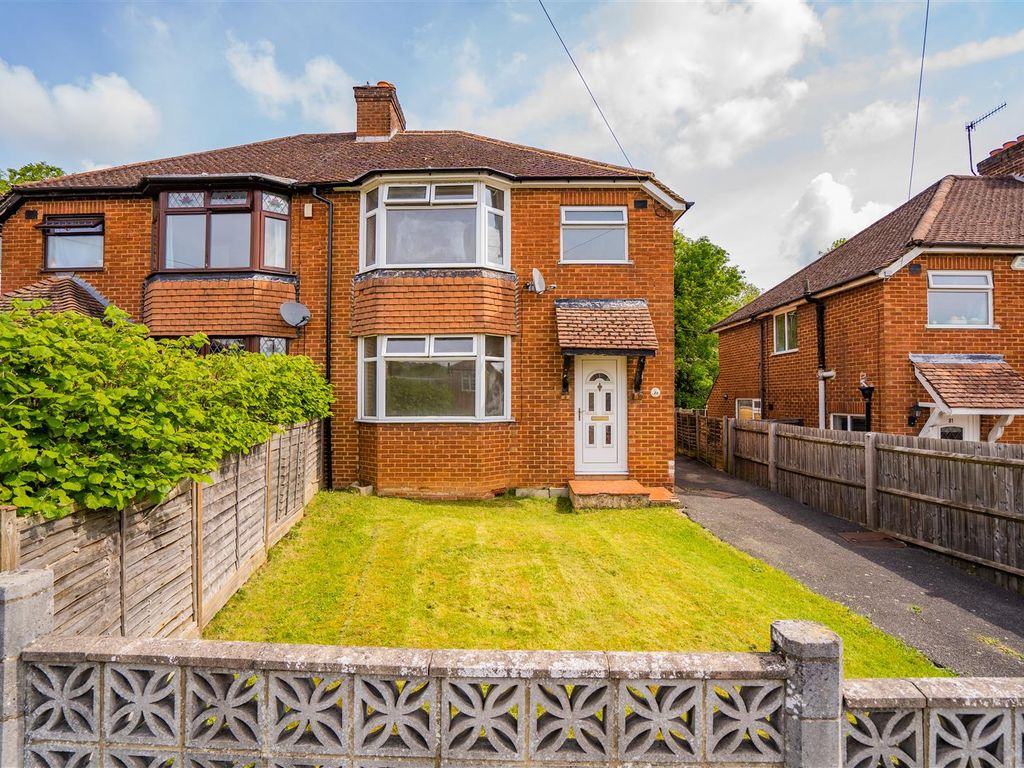 3 bed semidetached house for sale in Guinions Road, High HP13