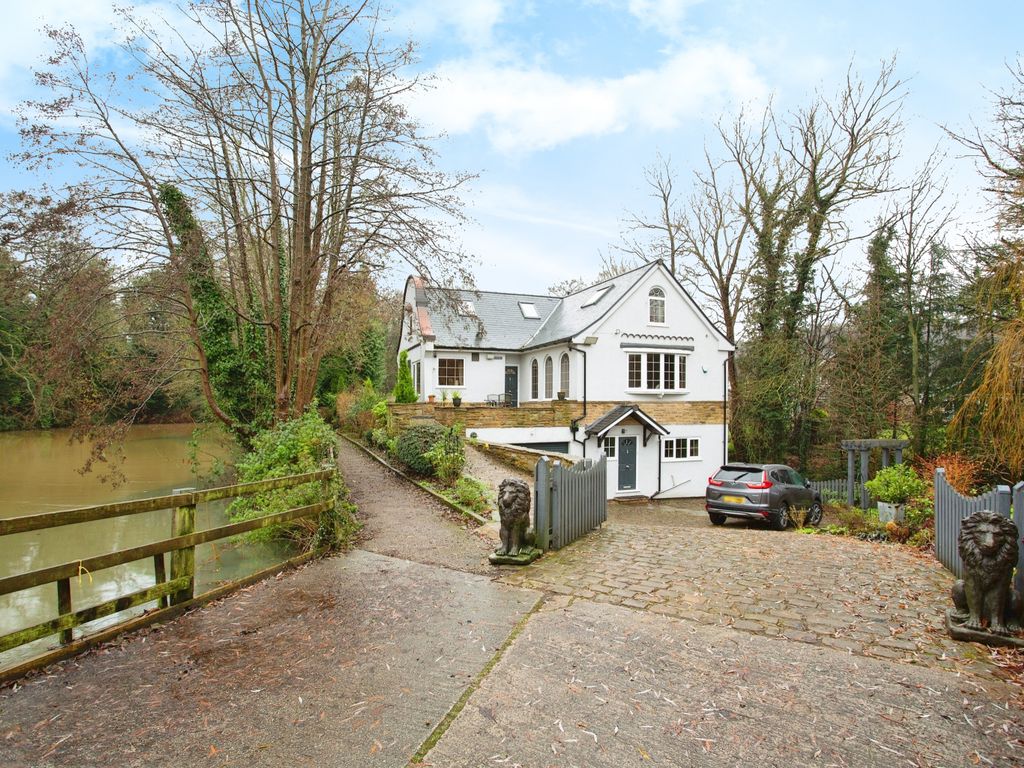 6 bed detached house for sale in Mill Lane, Harrogate, North Yorkshire