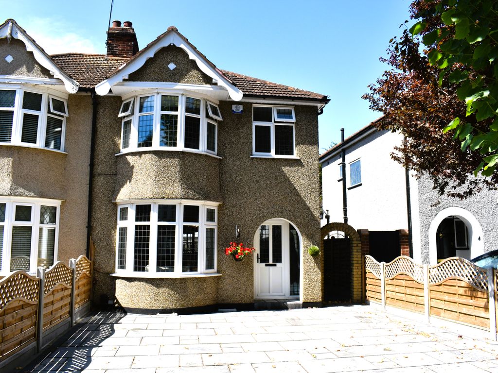 3 bed semidetached house for sale in Balmoral Road, Hornchurch, Essex
