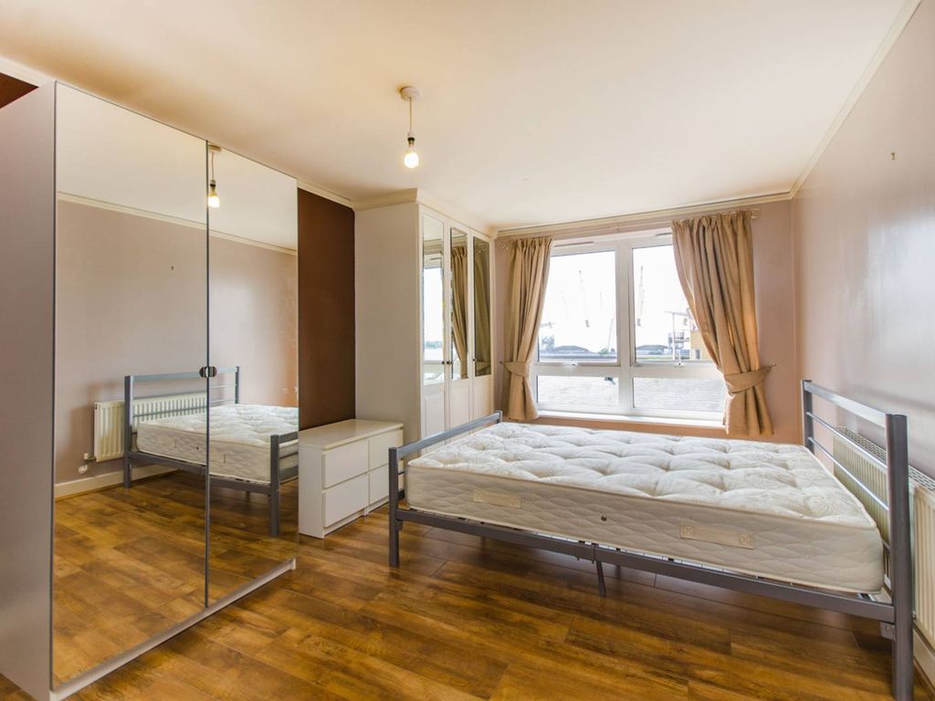 Bartholomew Court, Canary Wharf, London E14  