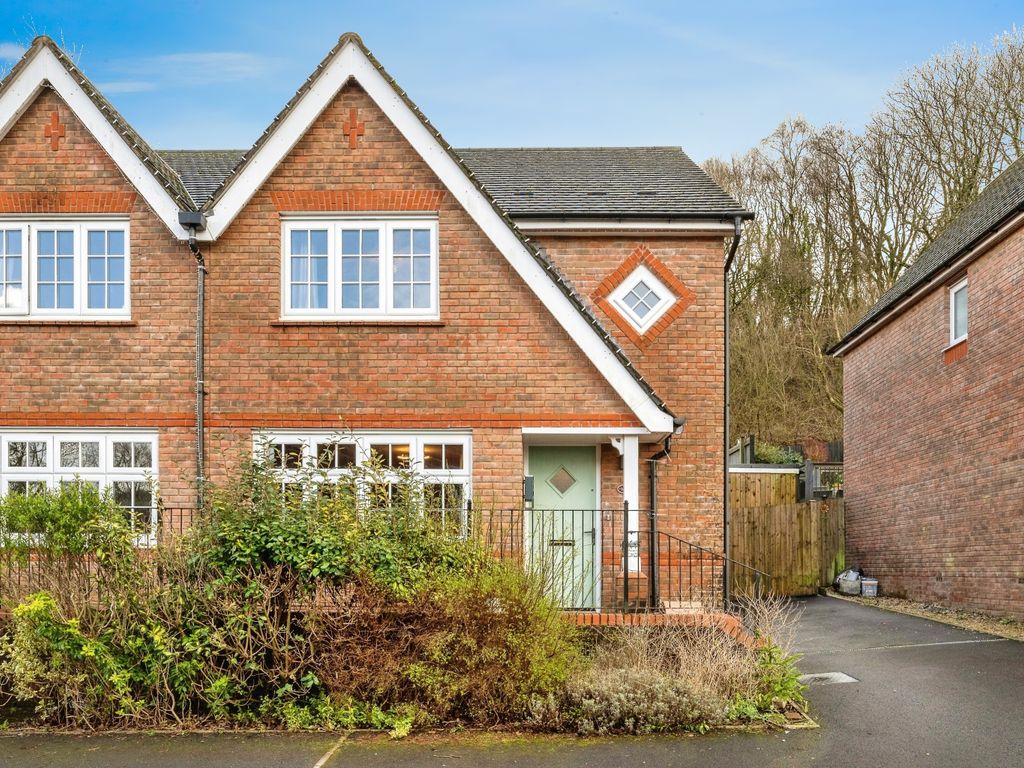 3 bed semidetached house for sale in Bryn Alltwen, Pontardawe, Neath Port Talbot SA8