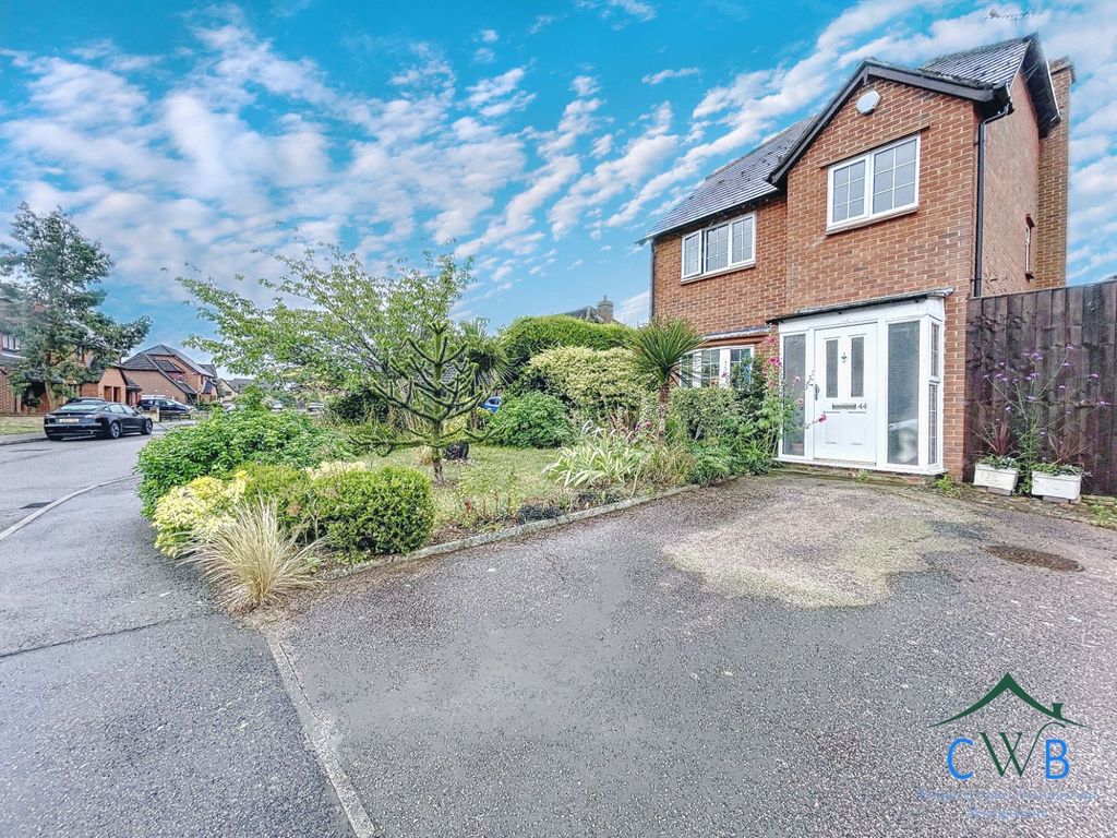 3 bed detached house for sale in Low Meadow, Halling, Rochester ME2