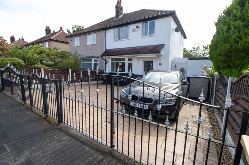 3 bed semidetached house for sale in Crescent Avenue, Farnworth