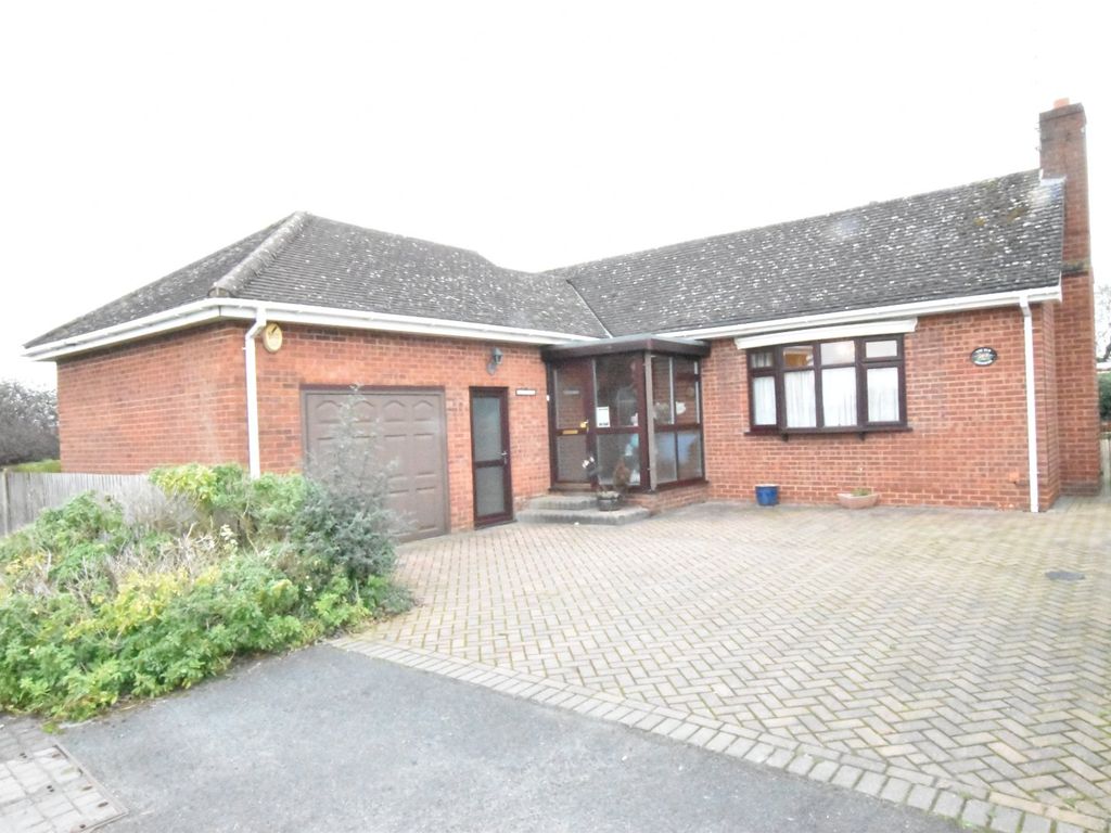 3 bed bungalow for sale in Birmingham Road, Badsey, Evesham, Worcestershire WR11, £375,000 Zoopla