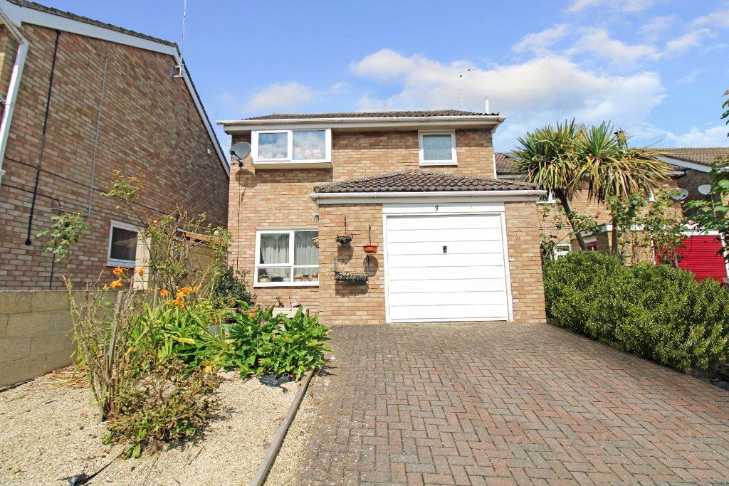 3 bed detached house for sale in Chepstow Close, Toothill, Swindon