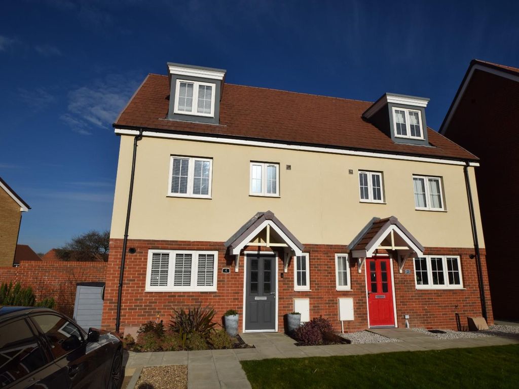 4 bed town house for sale in Mallow Drive, Stone Cross, Pevensey BN24