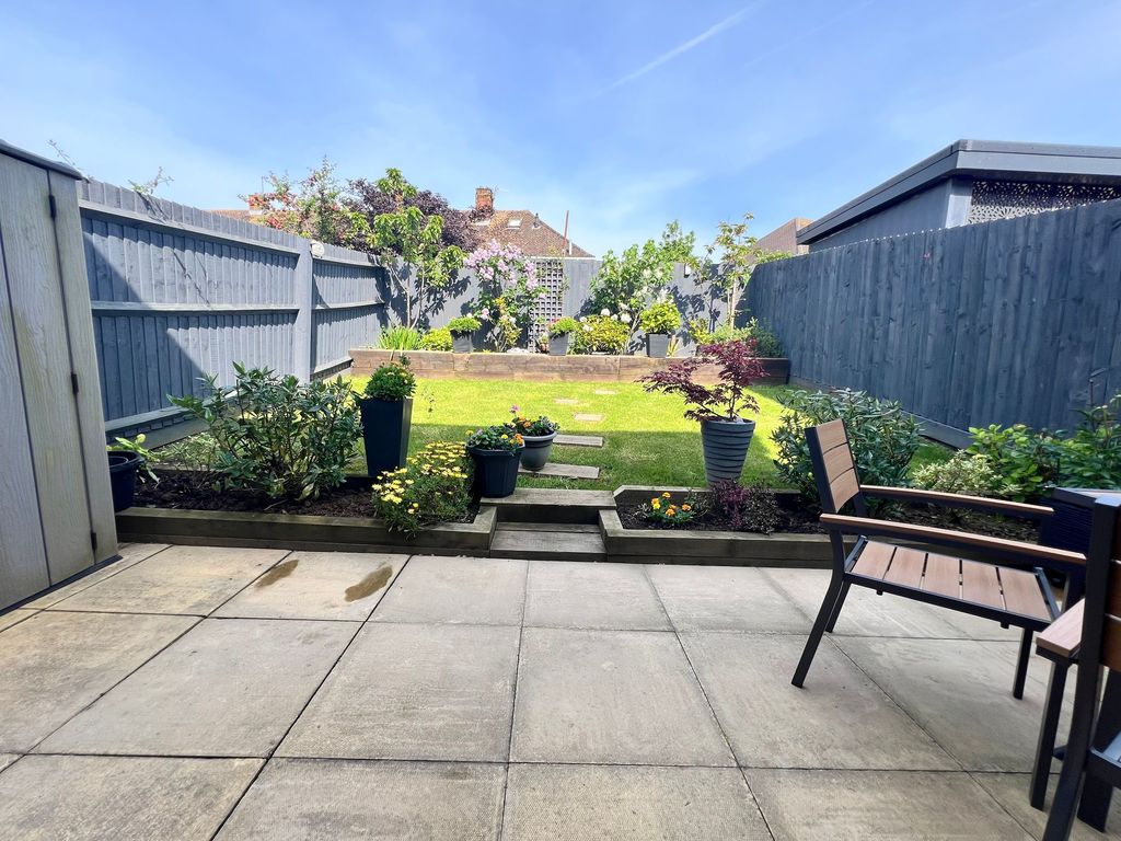 3 bed detached house for sale in Railway Road, Rhoose CF62, £285,000