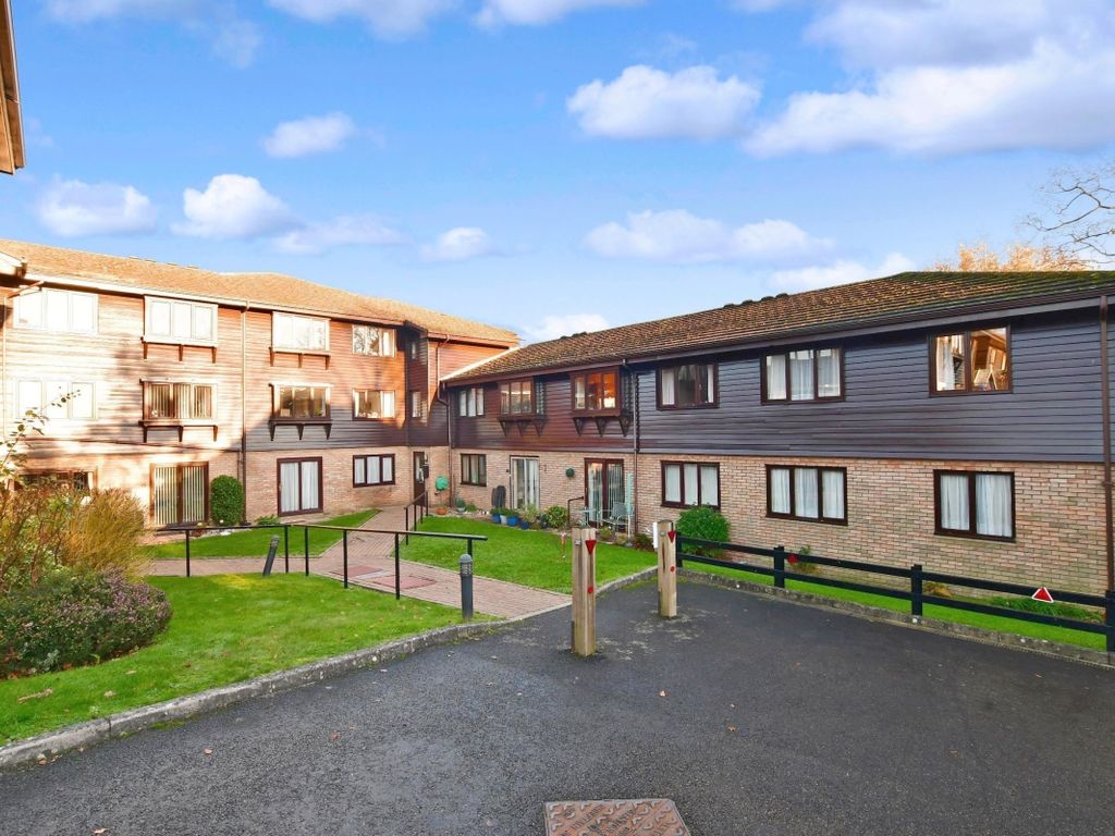 1 bed flat to rent in Montargis Way, Crowborough TN6, £850 pcm Zoopla