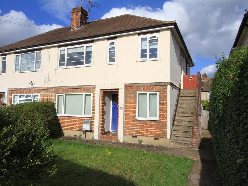 2 bed for sale in Northdown Close, Ruislip HA4, £300,000 Zoopla