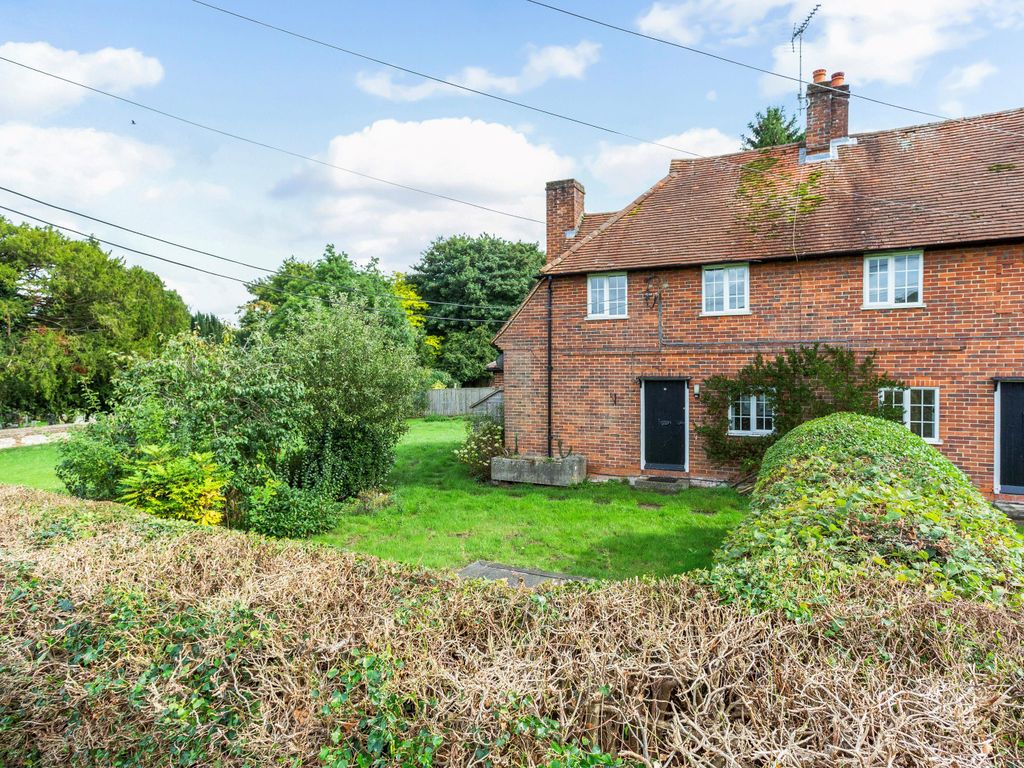 3 bed end terrace house for sale in Howards Lane, Holybourne, Alton