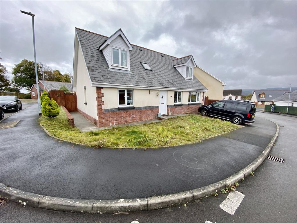 4 bed detached bungalow for sale in Glyncoed, Tycroes, Ammanford SA18