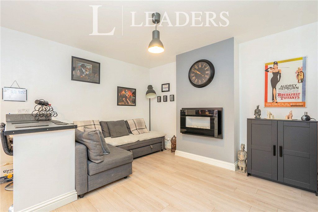 2 bed maisonette for sale in portsmouth road, southampton, hampshire so19