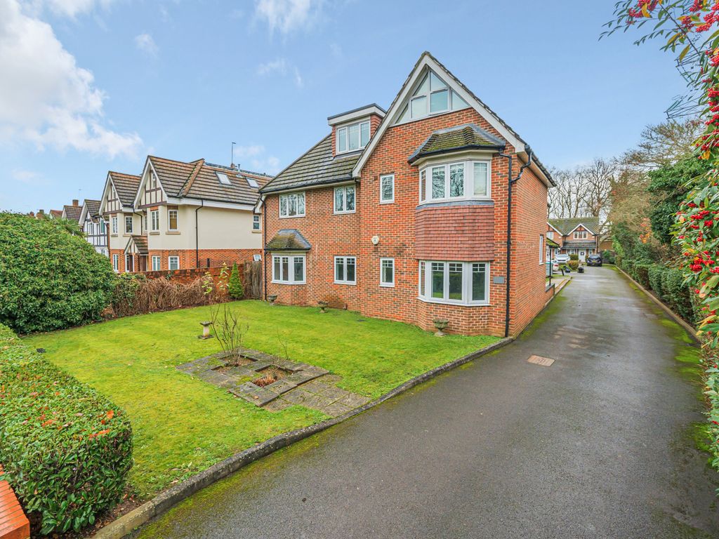 2 bed property for sale in Byfleet Road, New Haw KT15, £325,000 Zoopla