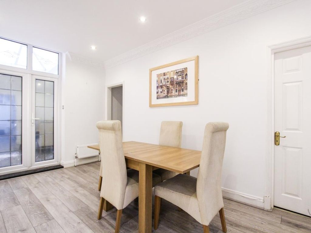 2 bed flat to rent in Redcliffe Square, London SW10 Zoopla