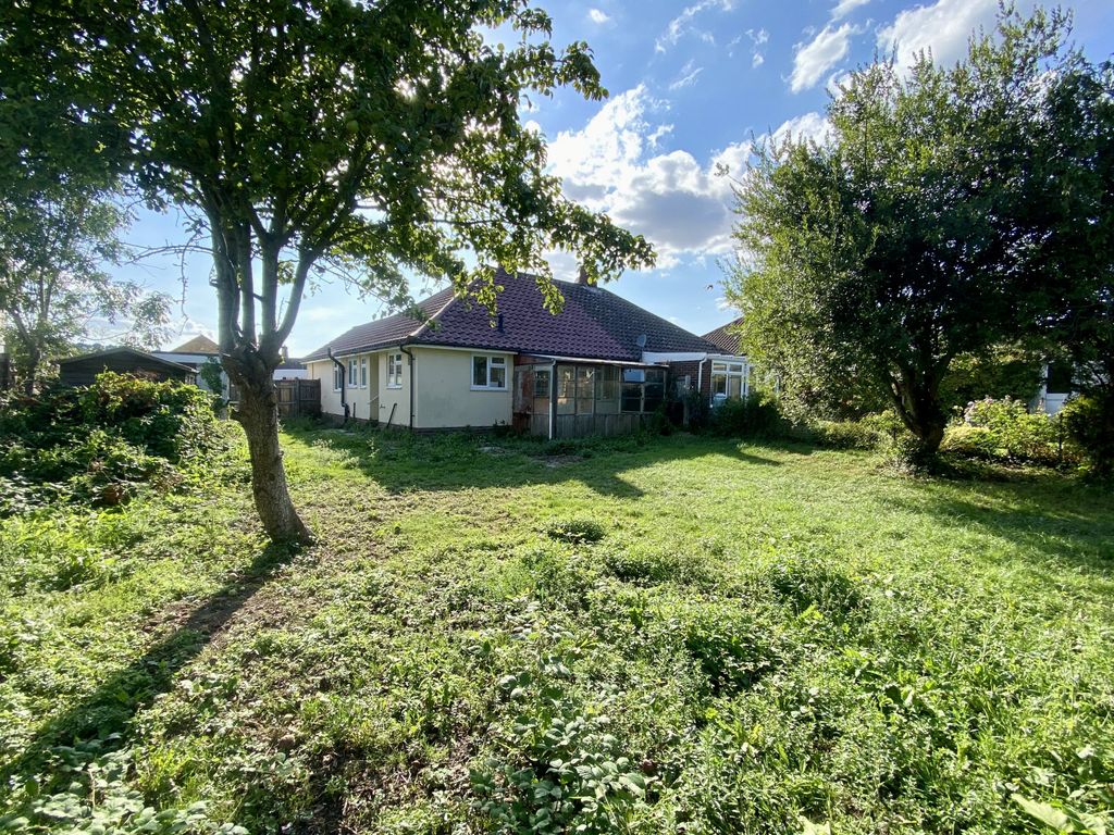 3 bed bungalow for sale in Farmlands Way, Polegate, East Sussex BN26
