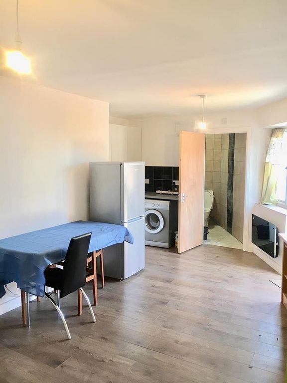 Studio to rent in Studio Flat For Rent In Enfield, London EN3, £900 pcm