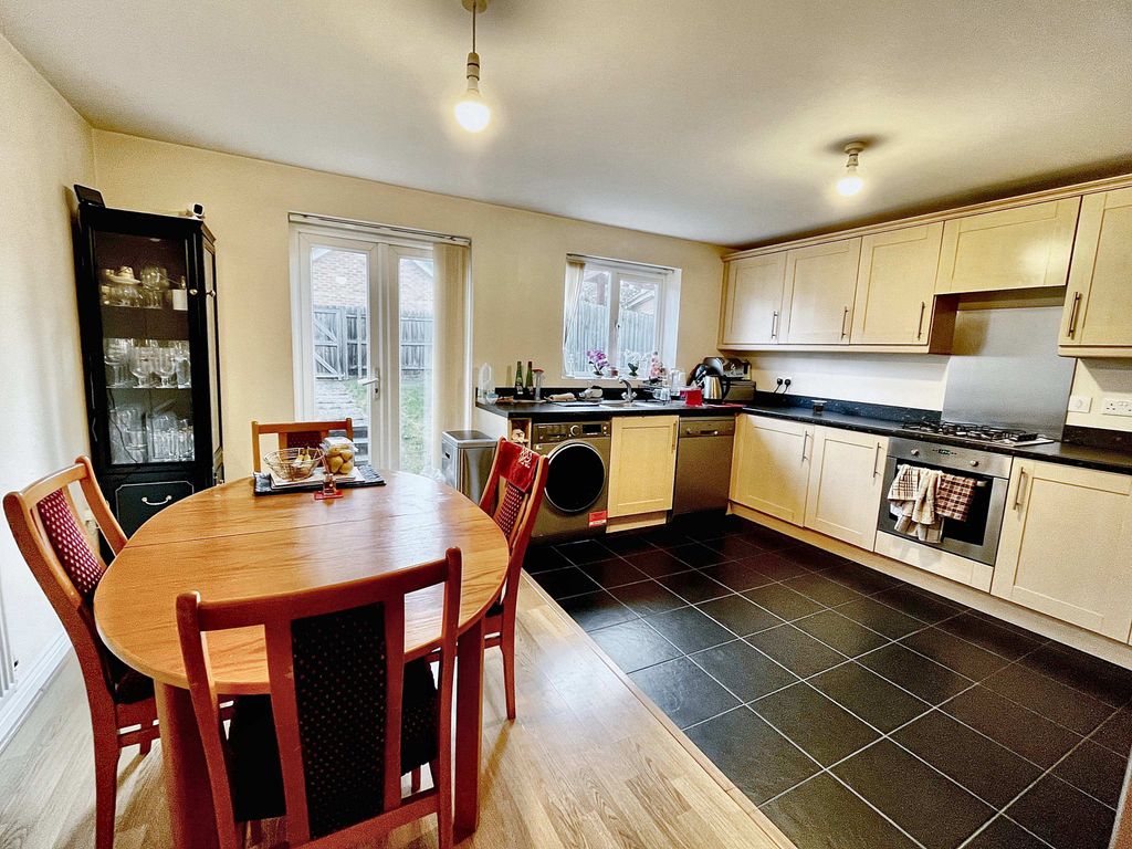 4 bed town house for sale in Welbury Road, Leicester LE5, £289,500 Zoopla