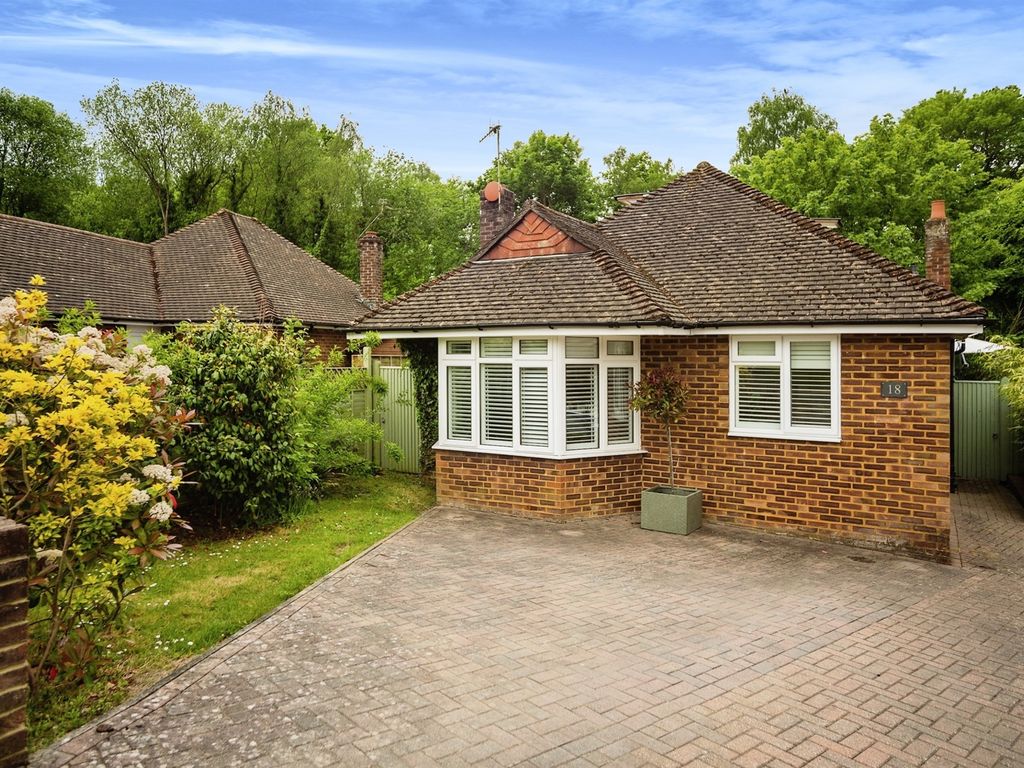 4 bed detached bungalow for sale in Cavendish Drive, Tunbridge Wells