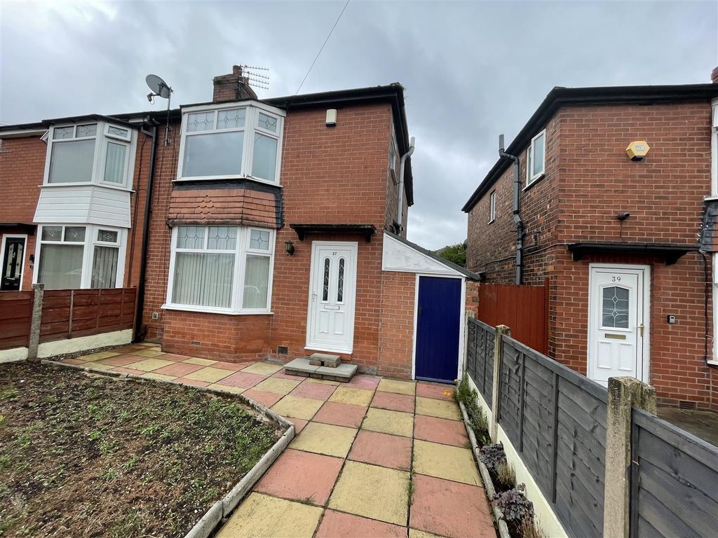 3 bed property to rent in Sunnyside Road, Droylsden, Manchester M43
