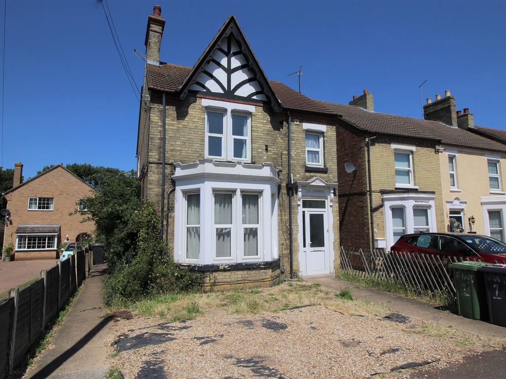 4 bed block of flats for sale in Oundle Road, Woodston, Peterborough