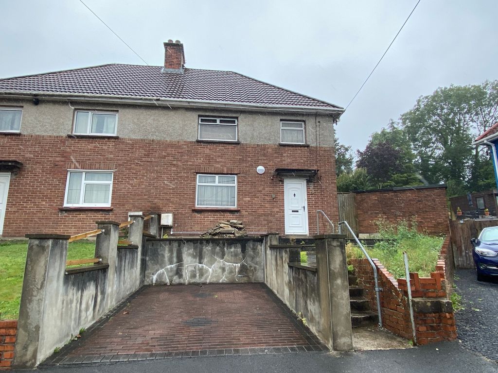 3 bed semidetached house for sale in Grugos Avenue, Pontyberem, Llanelli SA15 Zoopla