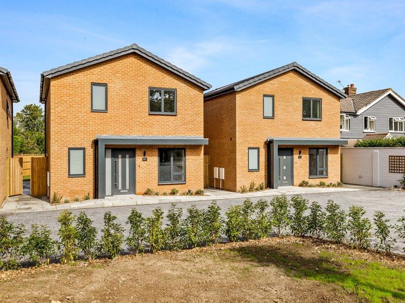 3 bed detached house for sale in Ref Sb Povey Cross Road, Hookwood RH6, £550,000 Zoopla