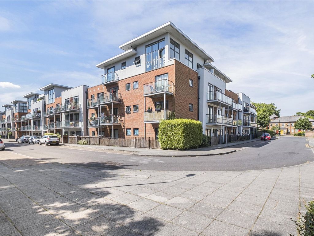 2 bed flat for sale in Highfield Close, Hither Green, London SE13, £