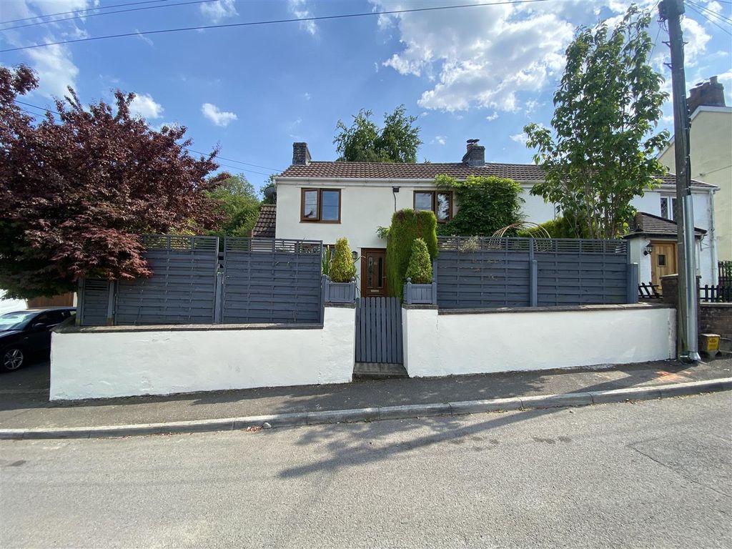 3 bed semidetached house for sale in Heolddu Road, Pontllanfraith