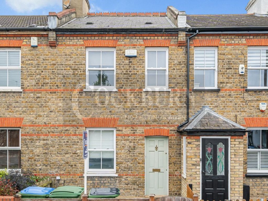 2 bed terraced house to rent in Green Lane, New Eltham SE9, £1,800 pcm