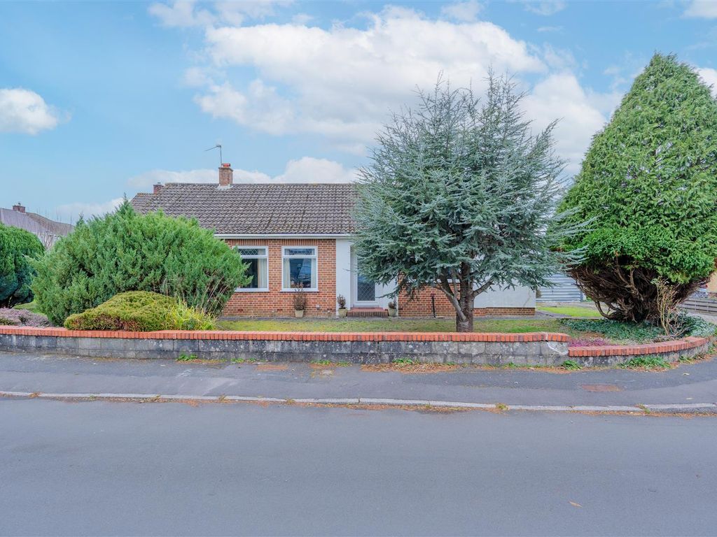 3 bed detached bungalow for sale in Derwent Grove, Keynsham, Bristol