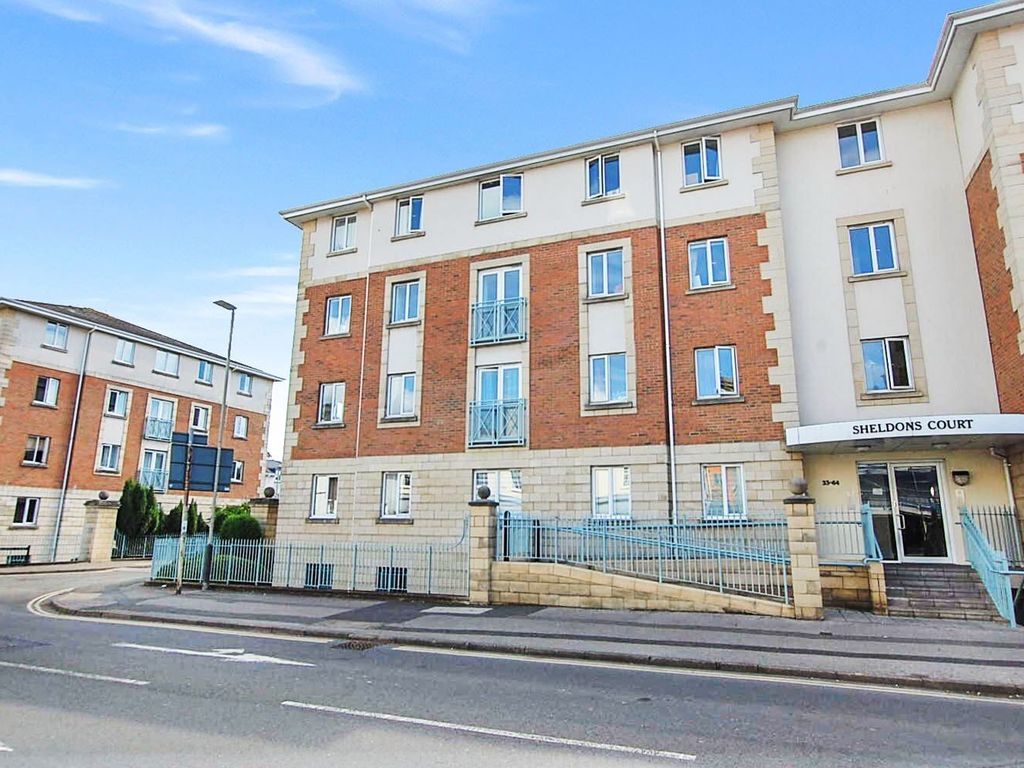 2 bed flat for sale in Street, Cheltenham GL52, £185,000