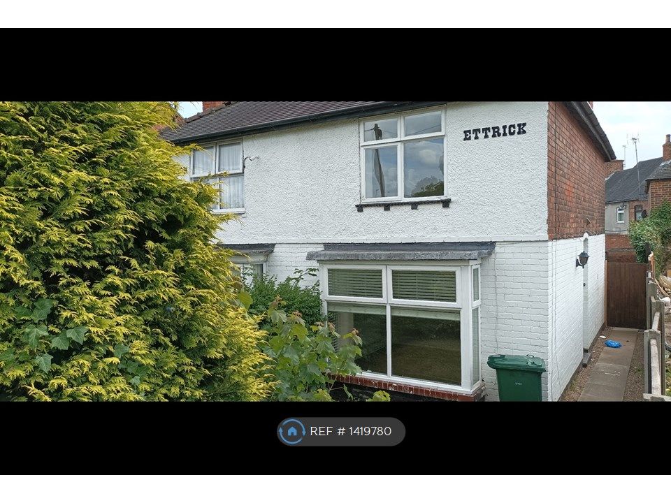 3 bed semidetached house to rent in Newhall Road, Swadlincote DE11