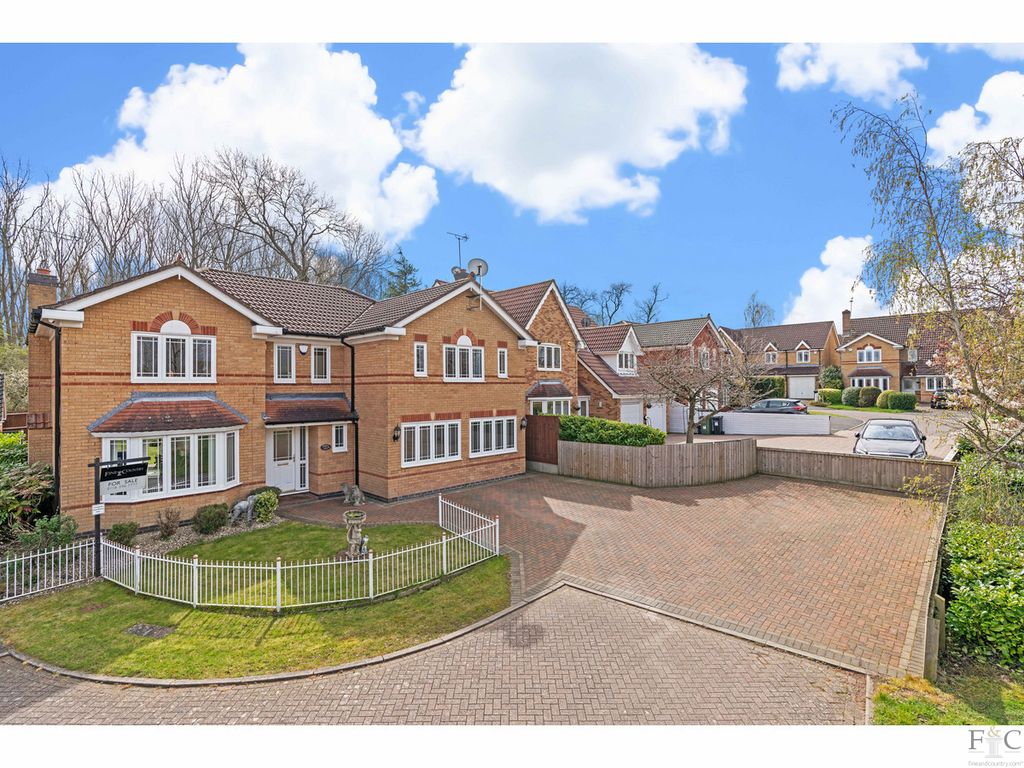 6 bed detached house for sale in Hill Field, Oadby, Leicester LE2 Zoopla