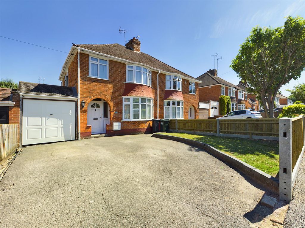 3 bed semidetached house for sale in Kentwood Hill, Tilehurst, Reading