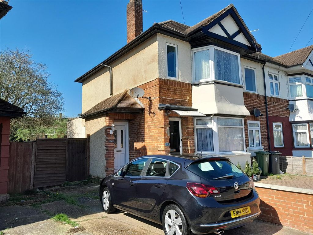 2 bed flat for sale in Barnard Gardens, Yeading, Hayes UB4 Zoopla