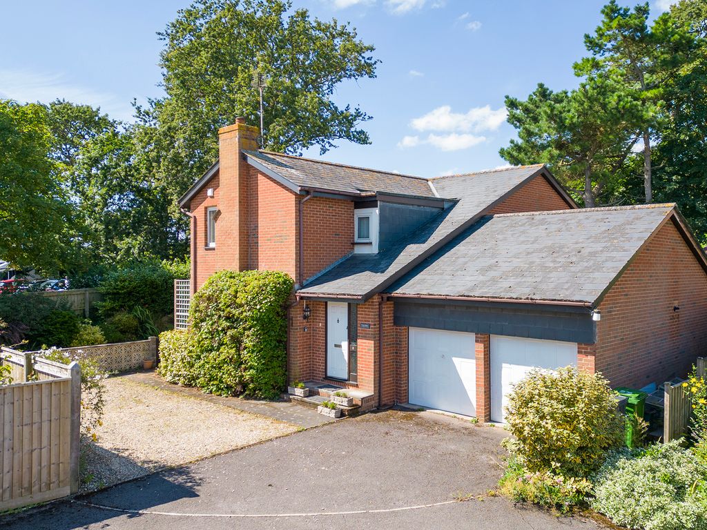 3 bed detached house for sale in Manor Road, Sidmouth EX10, £825,000