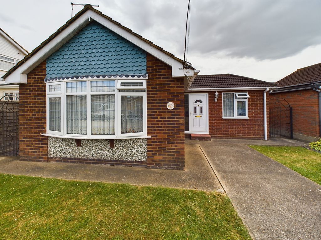 3 bed detached bungalow for sale in Delfzul Road, Canvey Island SS8